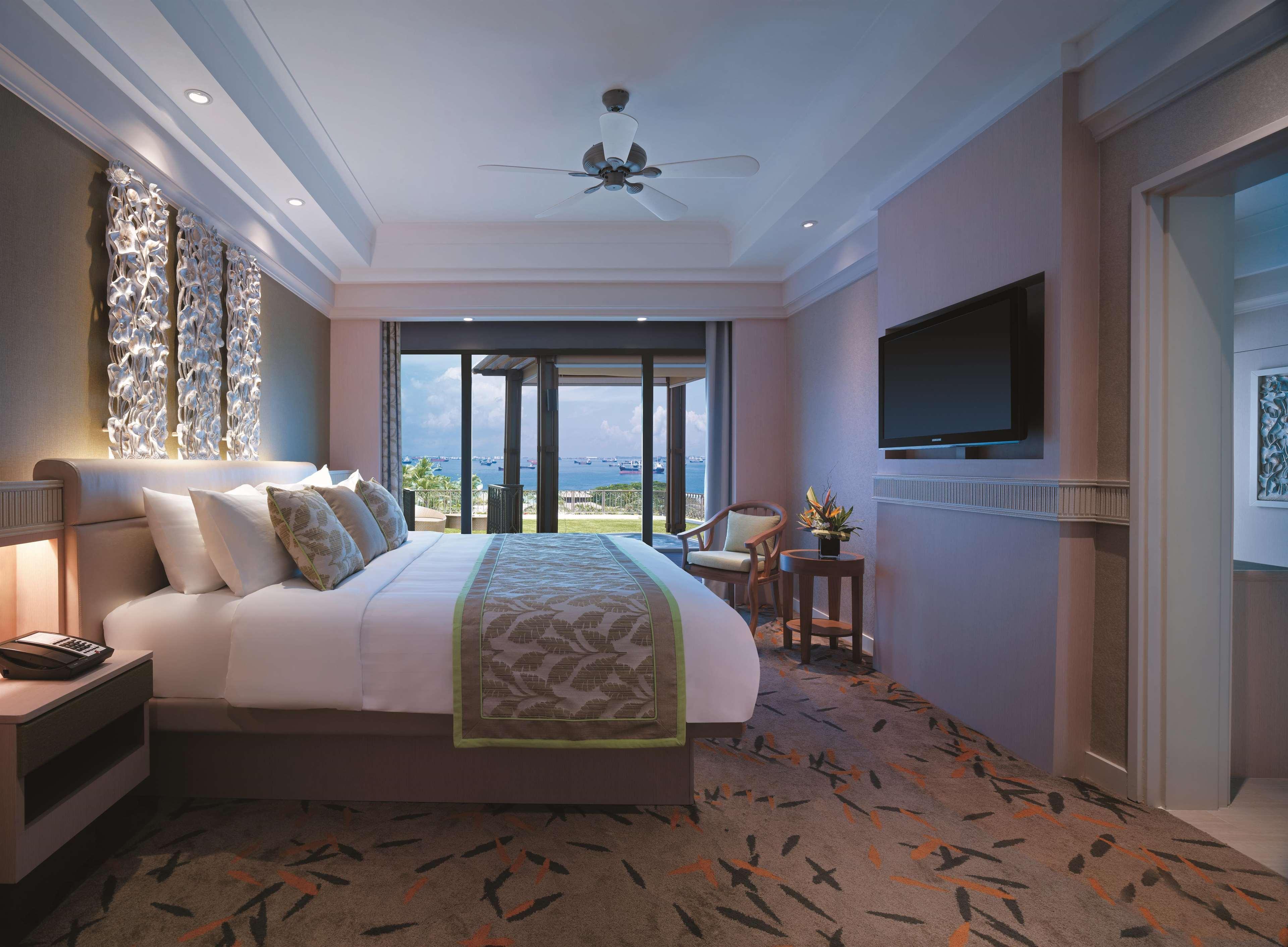 Shangri-La Rasa Sentosa, Сингапур Экстерьер фото A bedroom at The Oberoi, Mumbai